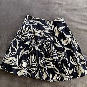 CHAPS SKIRT SIZE 10 black and white